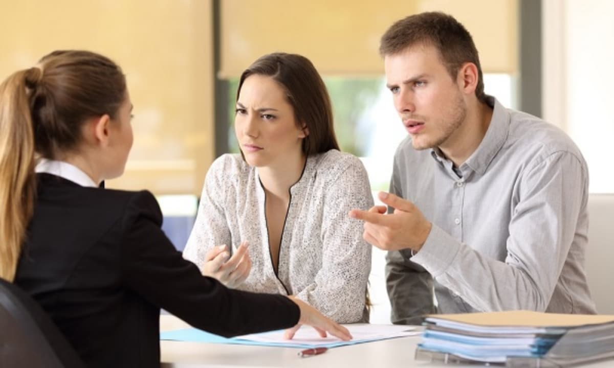 bị chê dịch vụ kém
